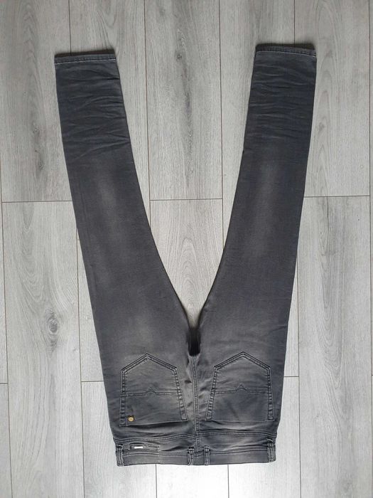 Blugi DIESEL "Tepphar" Slim-Carrot - Marime W30 L32 (Talie 85 cm)