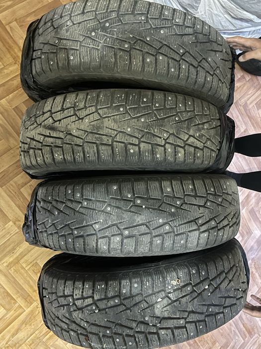 Продам Зимние Шины шипы 225/65/17