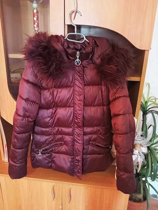 Vând geacă visinie