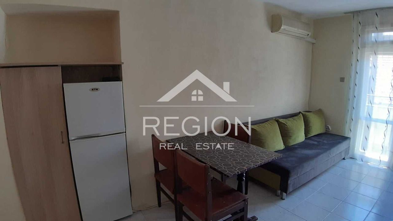 Дава се под наем Двустаен апартамент в Варна, Център - 55 кв.м за 402.9 € - Снимка #1