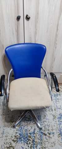 Продам кресло стул офисный