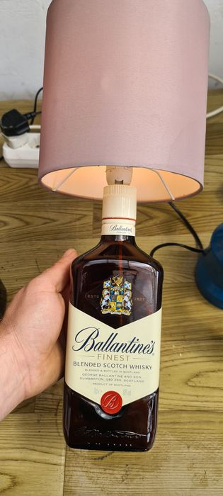 Veioze din sticle de whisky