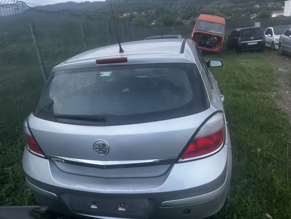 Triple astra h hatchback