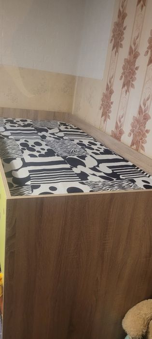 Продовам двуетажно легло без матраци