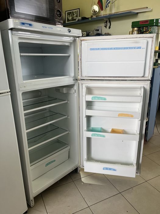 Хладилник с горна камера