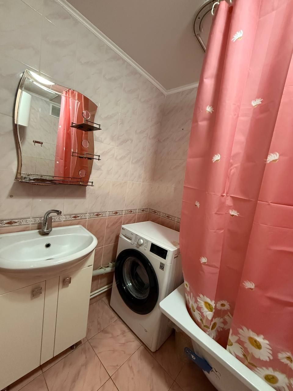 Продаётся 2х комнатная в блочном доме по ул. Байконурова 3 на 2 этаже