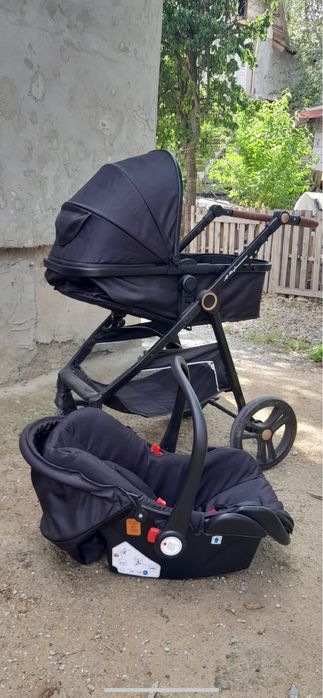 Vand carucior in stare buna