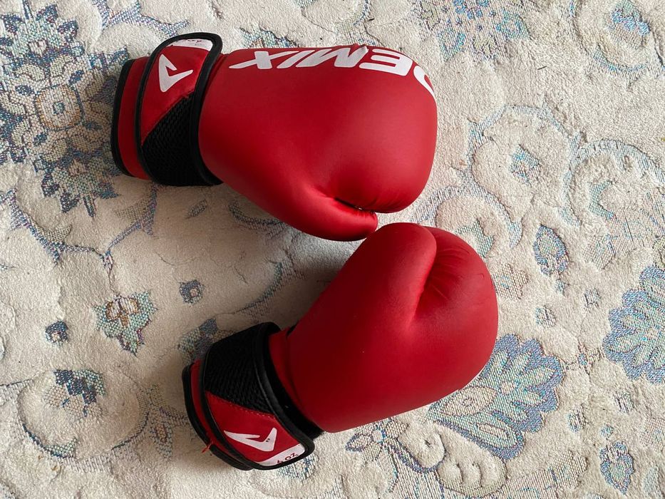 Продам перчатки 6.oz