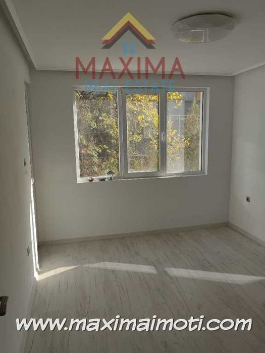 Продава се Тристаен апартамент в Пловдив, Христо Смирненски - 100 кв.м за 1320 €/кв.м - Снимка #1