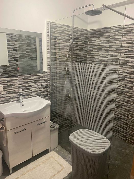 Apartament 2 camere, Str Porii - mobilat, parcare privata