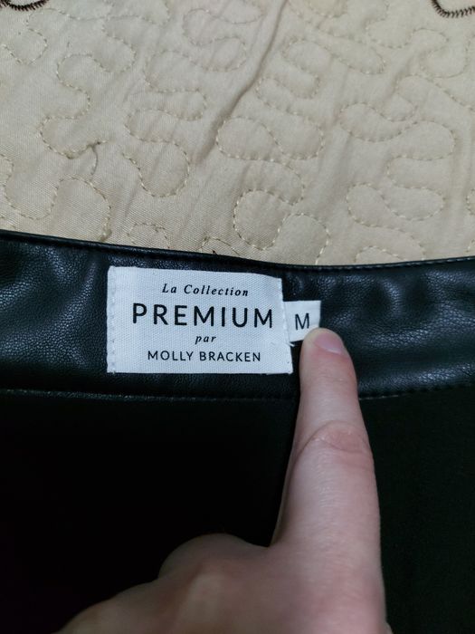 Fusta scurta Molly Bracken, imitatie piele, culoare negru (M)