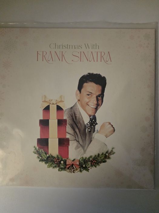 Грамофон Akai в много добро състояние + 6 броя плочи подарък