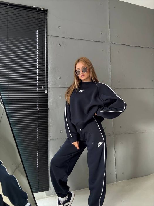 Нов модел дамски ватиран екип Nike