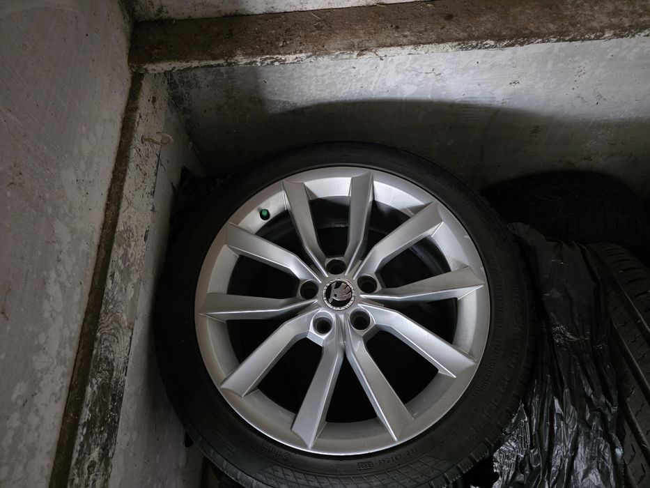 Vand Jante Skoda Superb 18", anvelope iarna