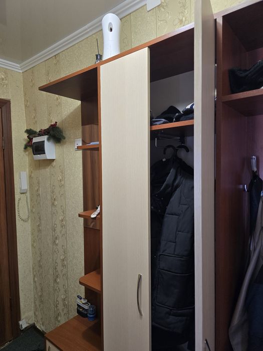 Продам вместительный шкаф в прихожую
