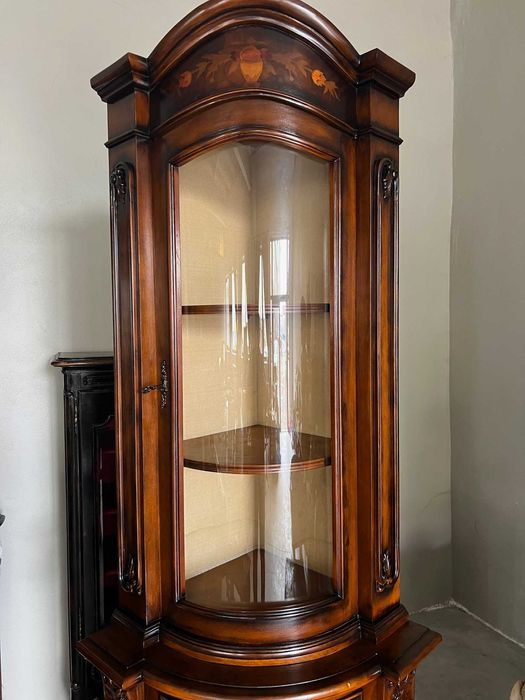 Vitrina Baroc pe colt!