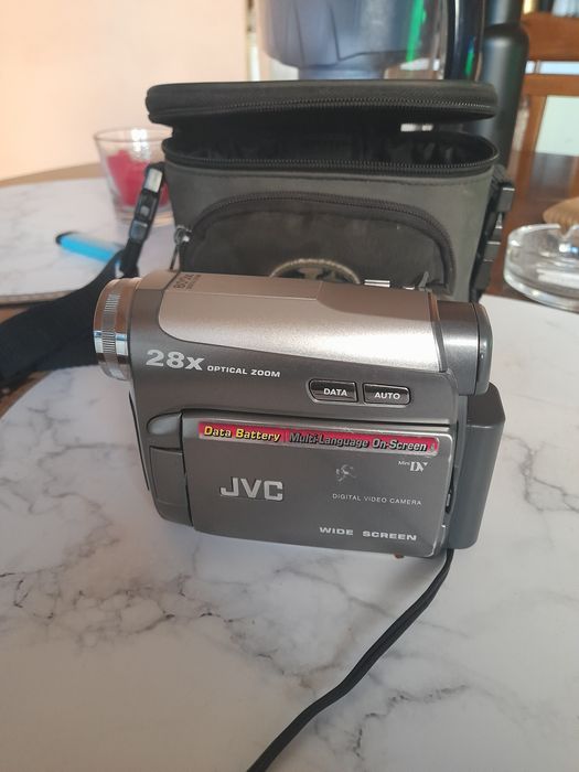 Видеокамера JVC с проблем.