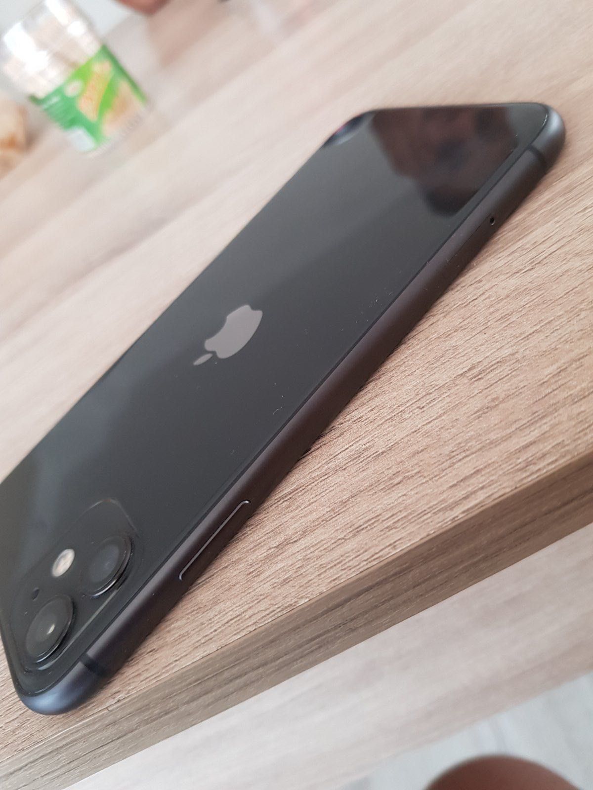 iPhone 11 в перфектно състояние