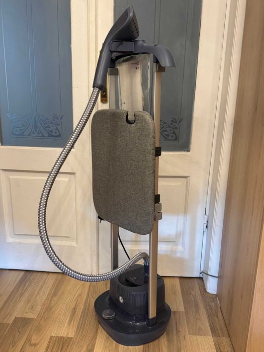 Aparat de calcat vertical cu abur Electrolux