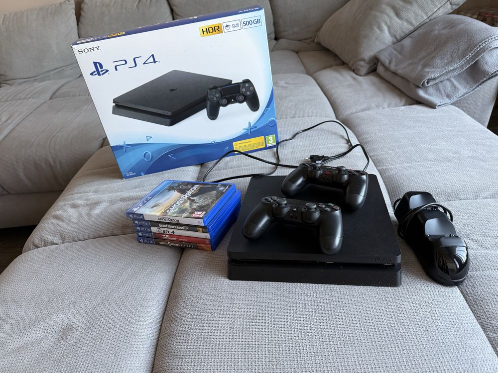 Playstation 4 slim