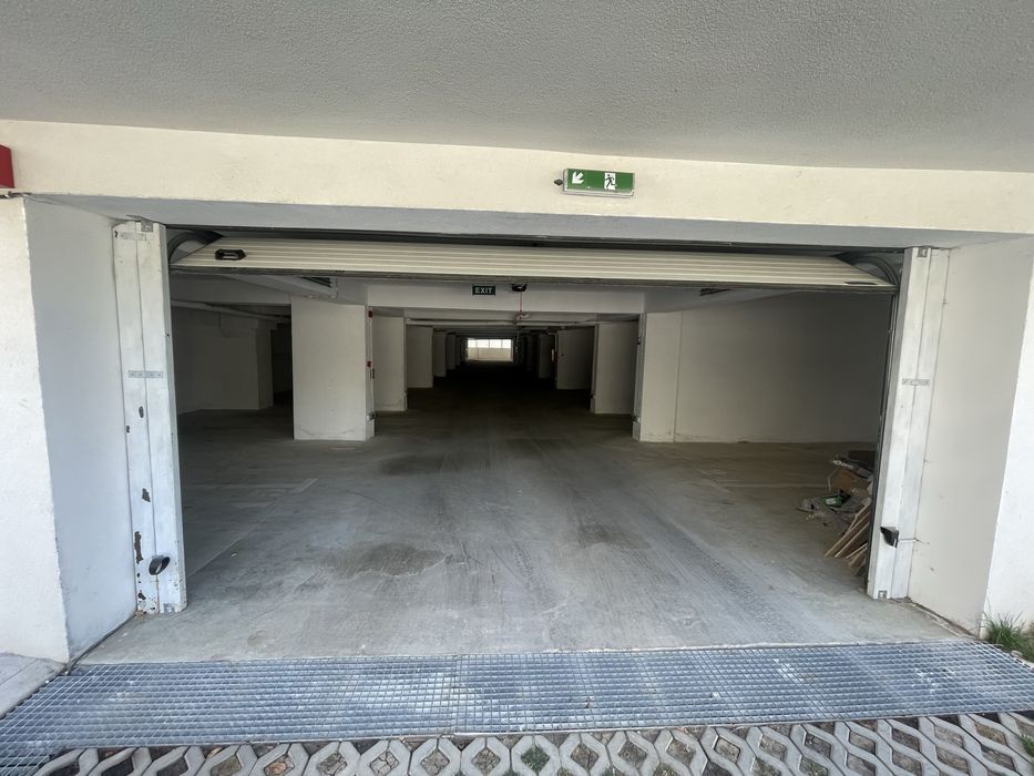 Inchiriez loc de Parcare Subterana (Palazu Mare)