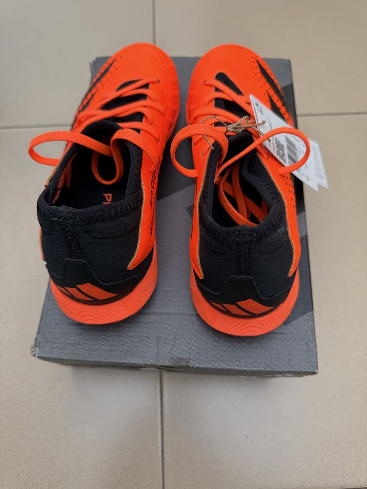 Футболни нови обувки /стоножки/ Adidas Predator