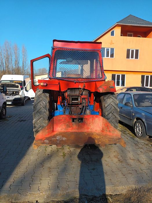 Tractor Universal 650, cu troliu și sapă