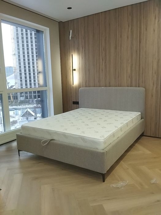 Продам кровать 180 на 200 с матрасом