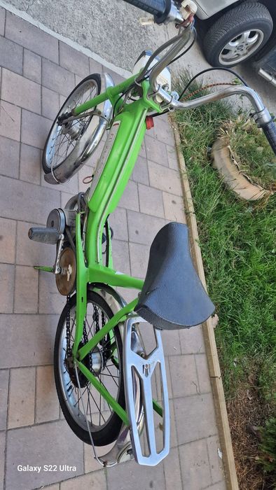 Motoreta cu pedale model retro ani 70 tot originsl pe ia ,pornire la s