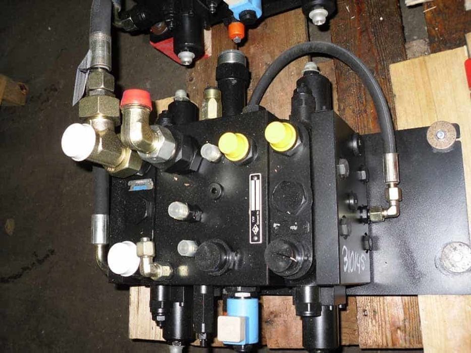 distribuitor hidraulic vickers utilaje o&k ult-014213