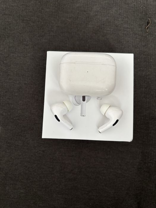 vand casti air pods originale
