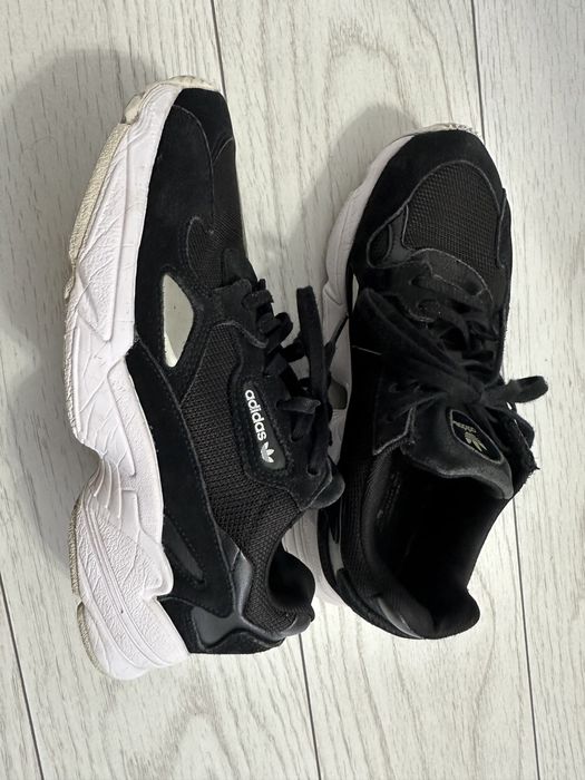 Adidasi dama marimea 38