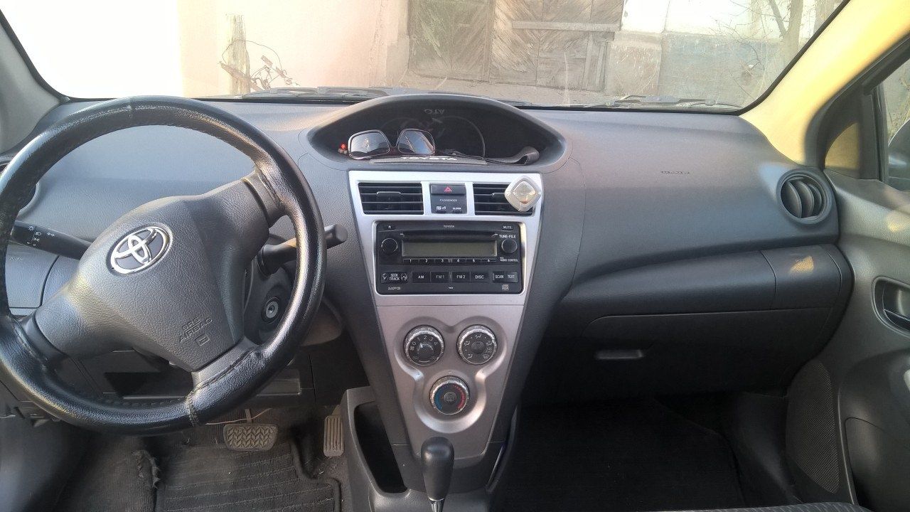 Toyota YARIS  Тойота ЯРИС