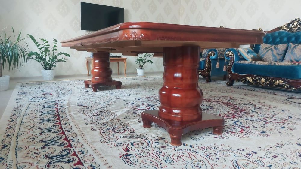 Продам стол для гостиной