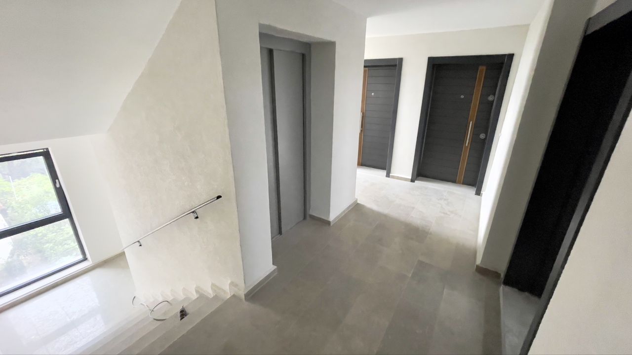 Продава се Тристаен апартамент в Търговище, Център - 84 кв.м за 1348 €/кв.м - Снимка #8