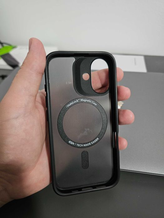 Incarcator si husa iPhone 16