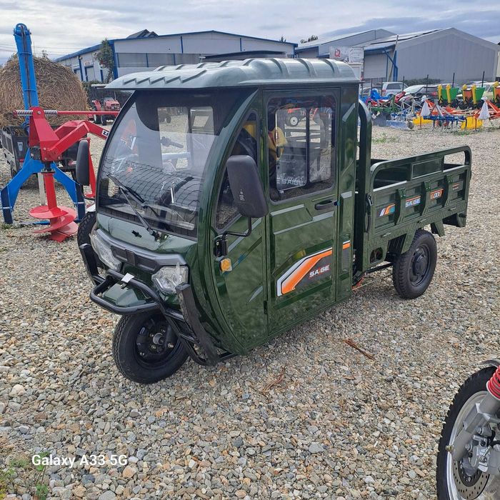 Triciclu electric FARA PERMIS cu cabina si volan.