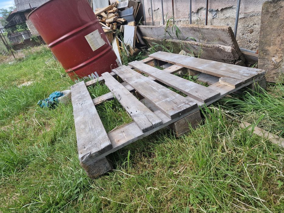 Vand palet pentru marfa