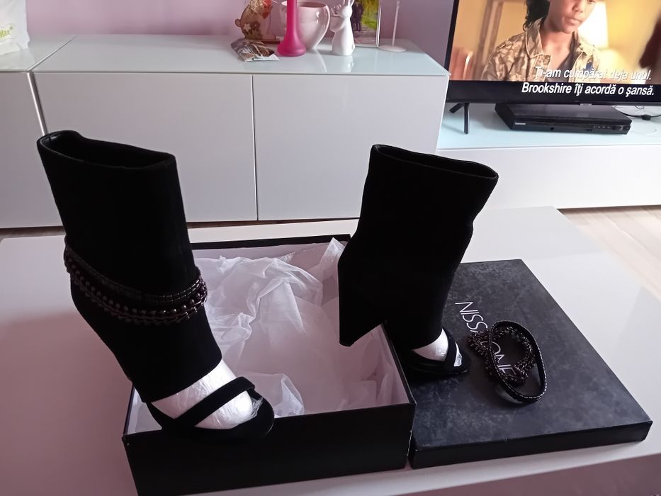 Botine decupate Nissa