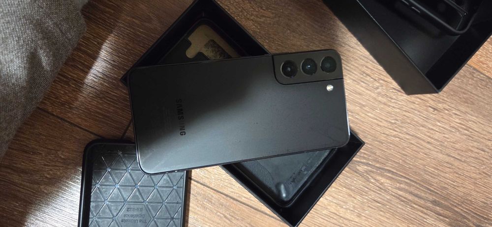Samsung S22 256gb 8 gb ram + Samsung fit 3 + philips tat2206
