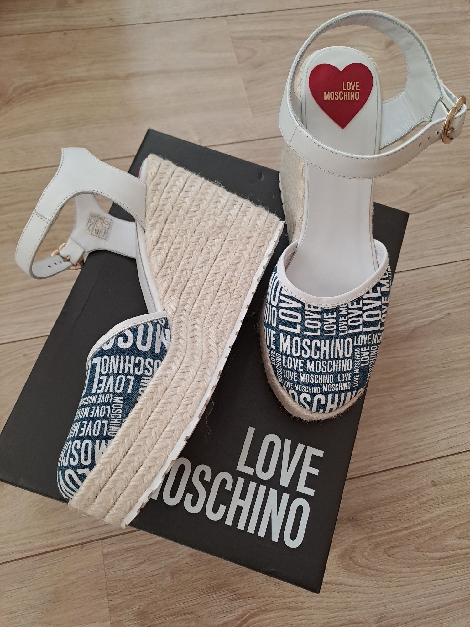 Love Moschino 170 лв.