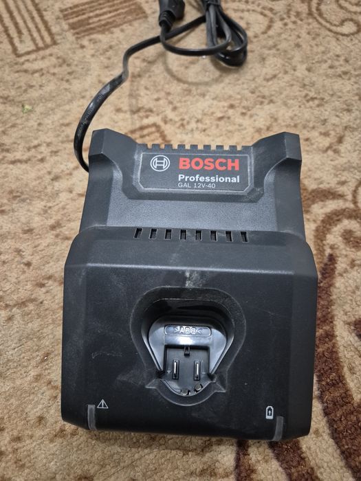 Зарядка для аккумуляторов Bosch GAL 14V-40