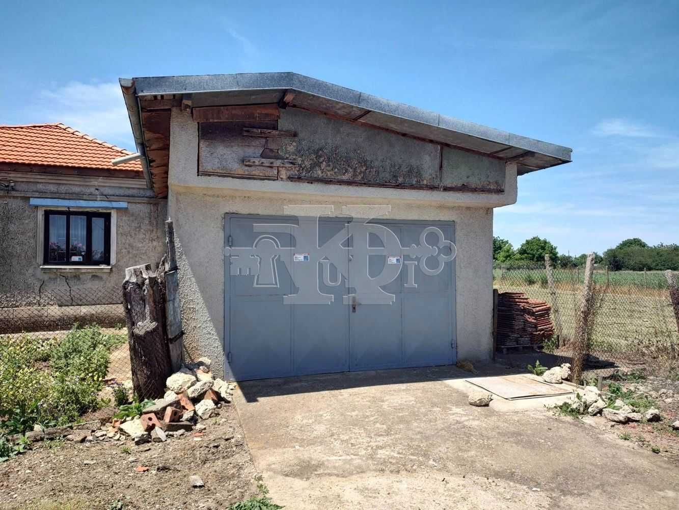 с. Преспа, обл. Добрич, голяма къща с двор 1550кв.м, 75000лева.