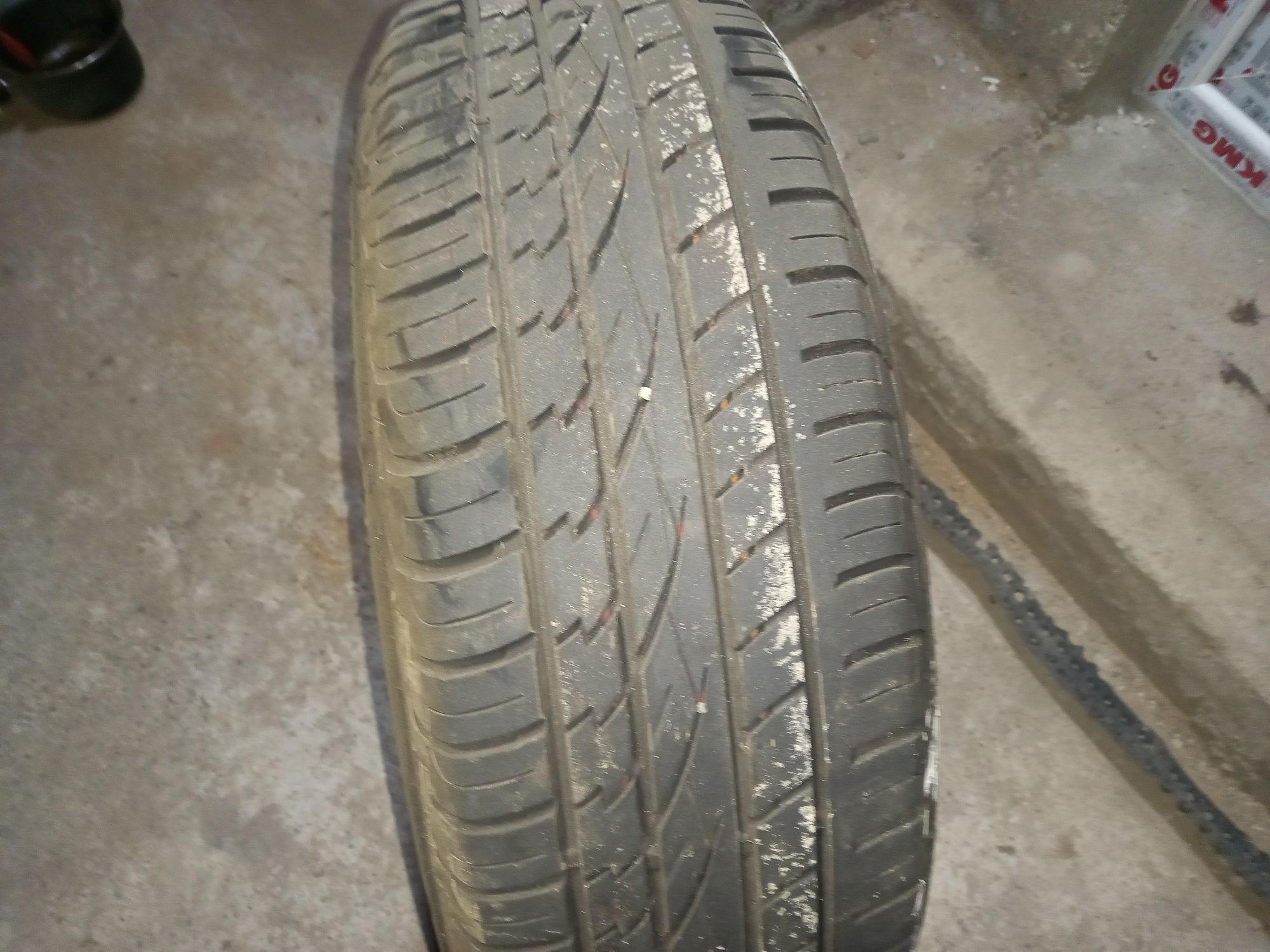 Vând anvelope de vară 235/60 R18 Continental