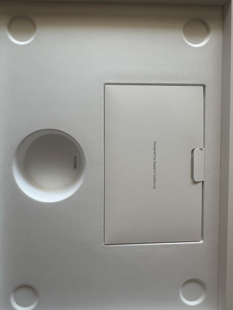 MacBook air 13 M3 chip 256gb 16gb ram