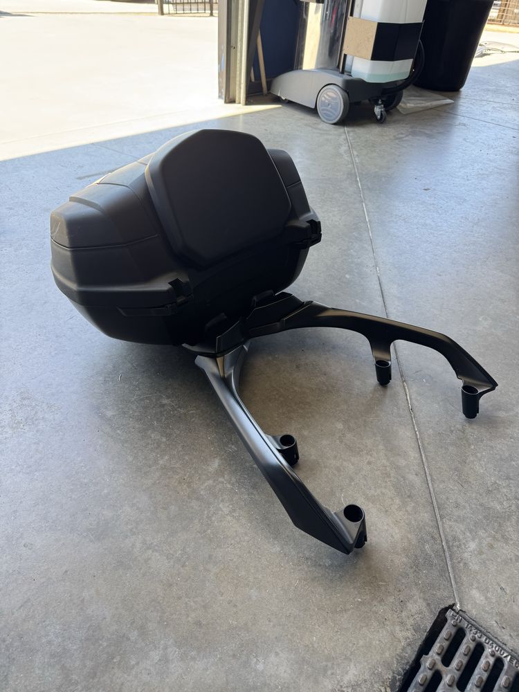 Куфар + стойка за Yamaha T-max 2017-2023