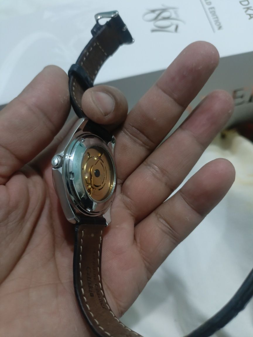 Omega
De ville
Co-Axial
Mexanika oyna safir korpus nejavika mexanizm y