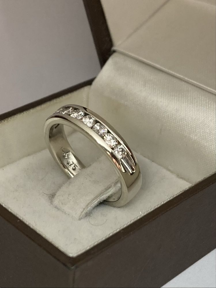 Inel aur alb .cu diamante 0.75ct