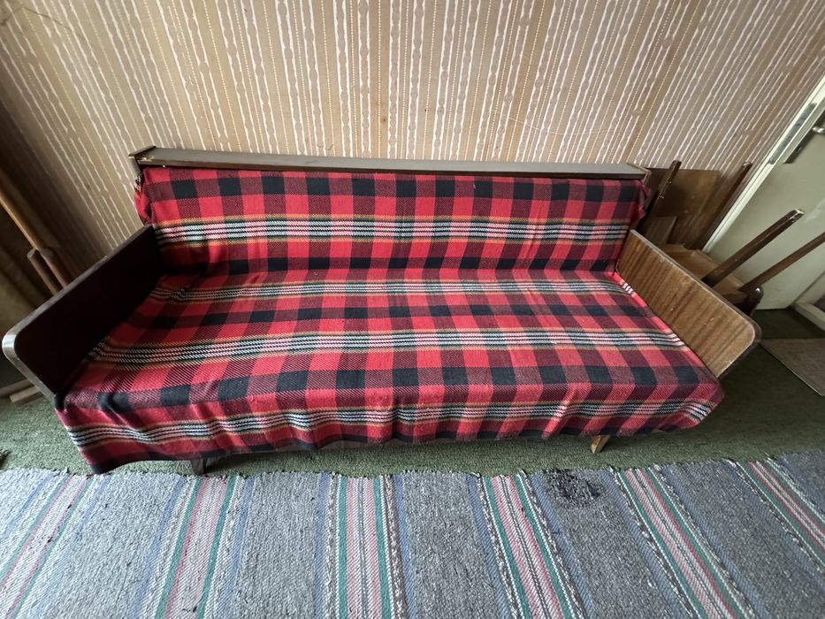 ПОДАРЯВАМ диван от едно време