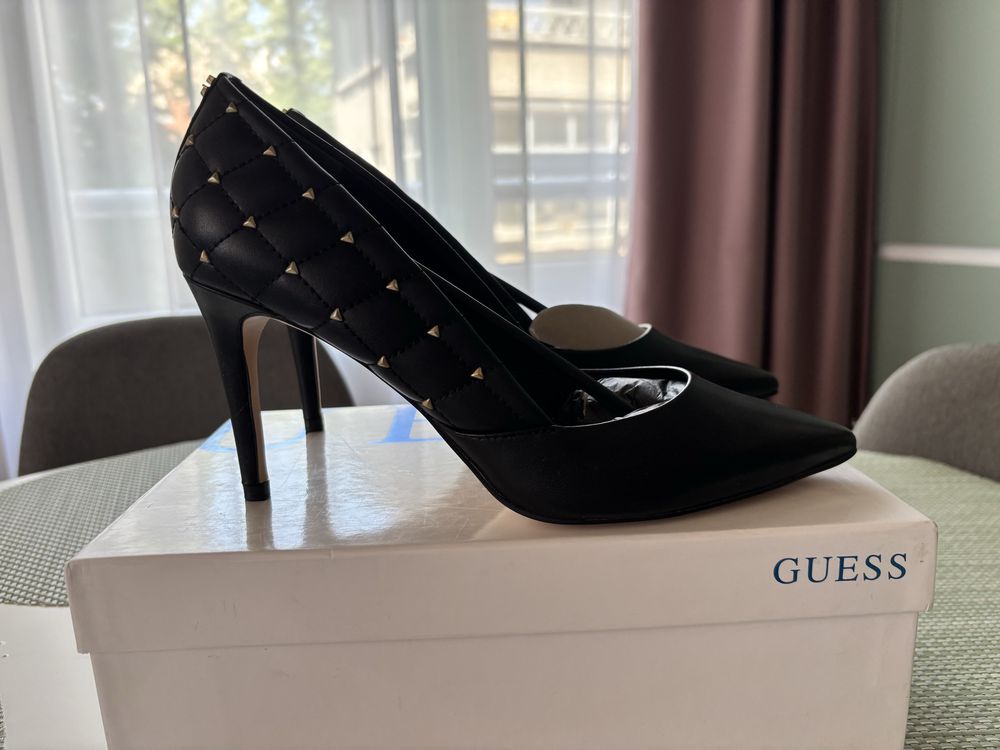 Обувки Guess , черни, ток.